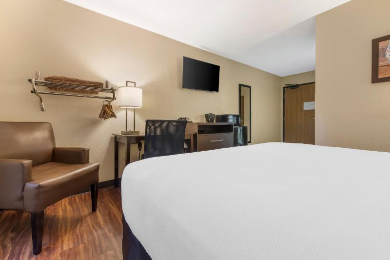 King Room - Accessible/Non-Smoking image 2