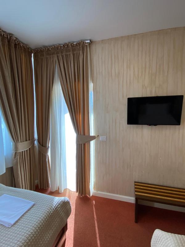 Standard Twin Room image 4