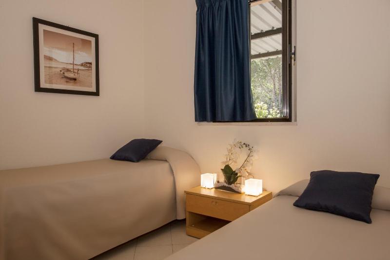Quadruple Room image 2