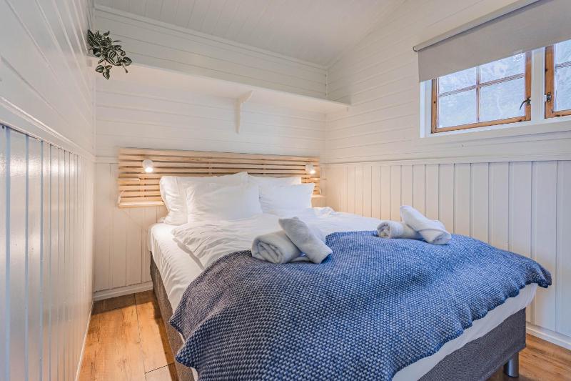 One-Bedroom Cabin image 1