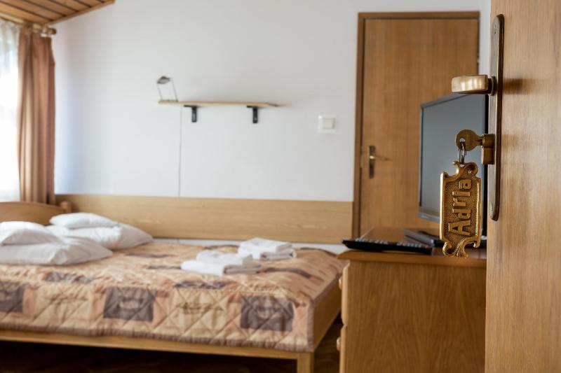 Double Room image 3