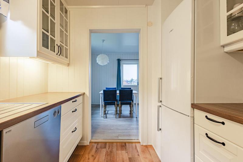 Twin Room with Shared Toilet image 2