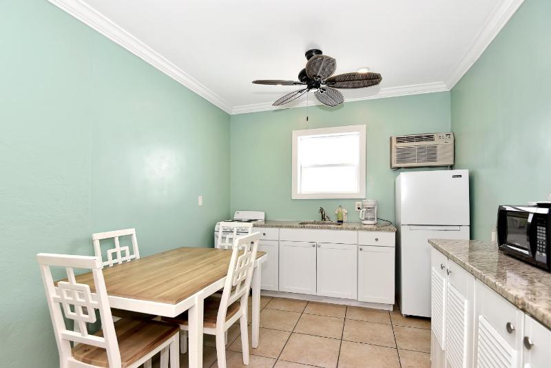 Shoreline Suites & Cabana Cottages – Beachfront - image 16
