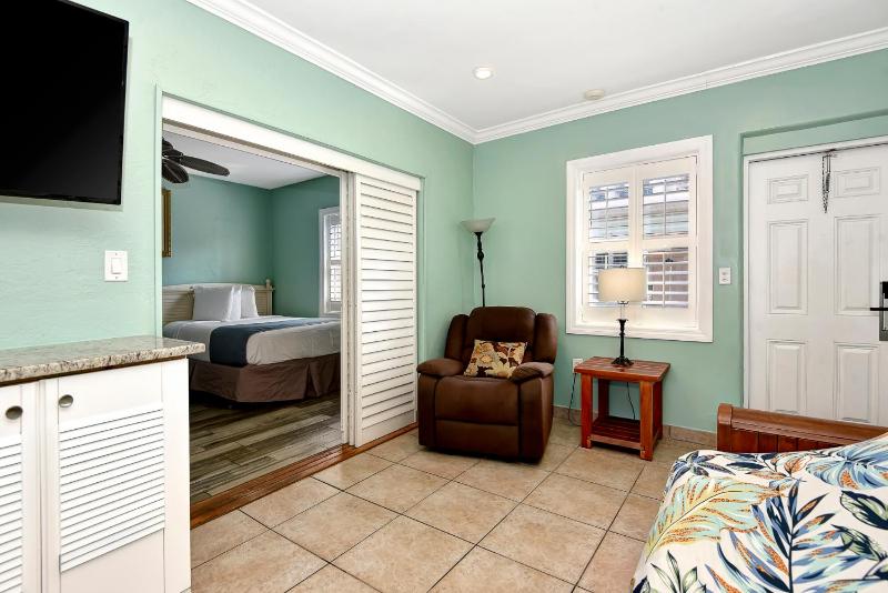 Deluxe One-Bedroom Suite with Garden View image 2