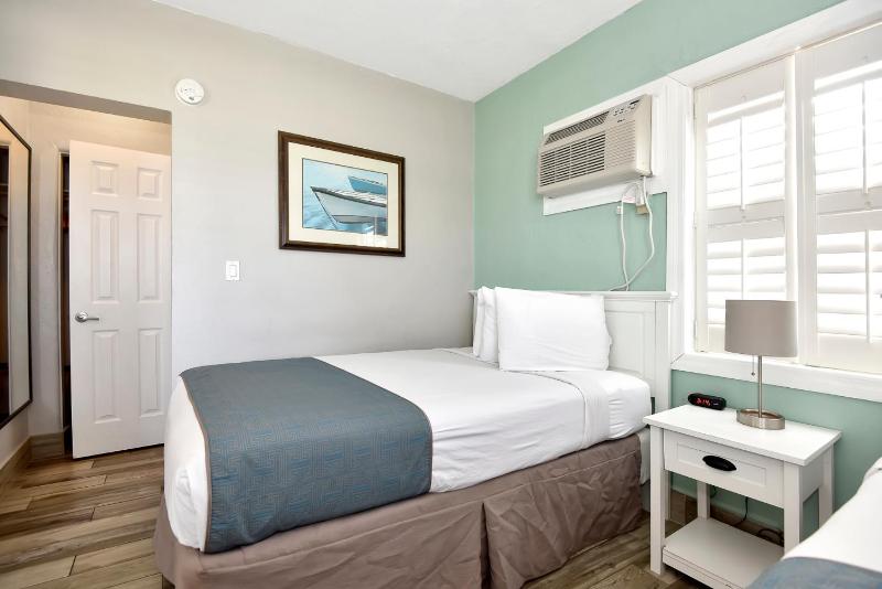 One-Bedroom Suite with Ocean View image 4
