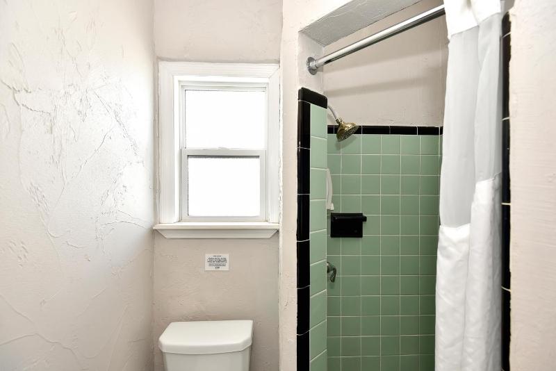 Shoreline Suites & Cabana Cottages – Beachfront - image 13