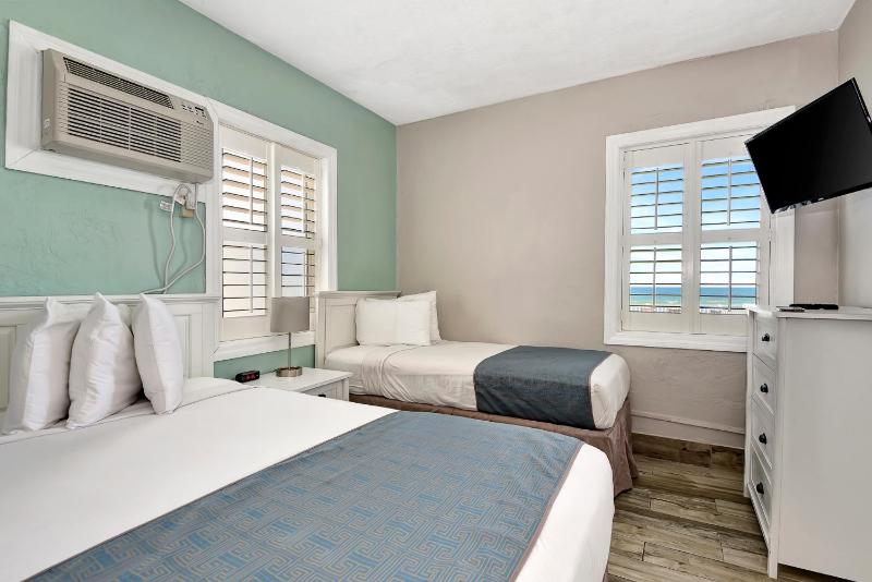 One-Bedroom Suite with Ocean View image 2