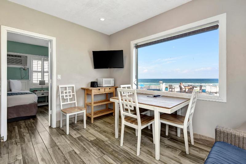 Shoreline Suites & Cabana Cottages – Beachfront - image 28