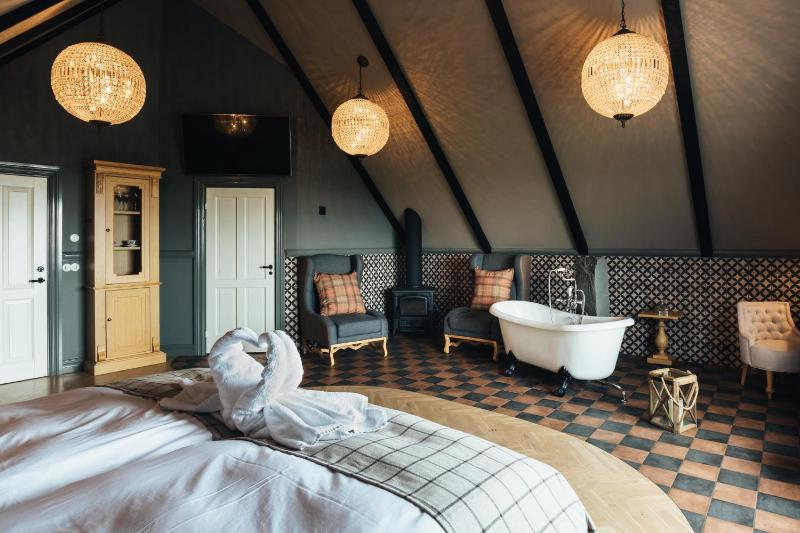 Suite with Balcony image 2