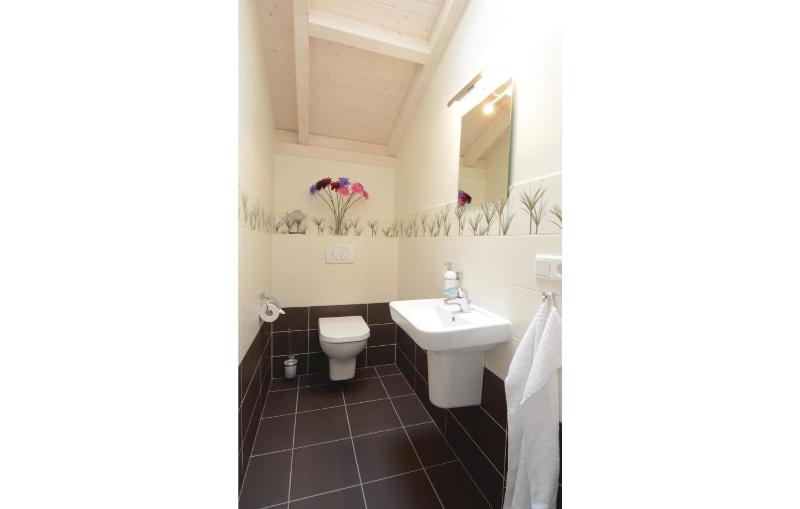 Three-Bedroom Holiday Home  image 3