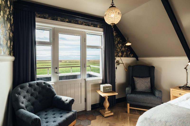 Superior Deluxe Double or Twin Room  image 4