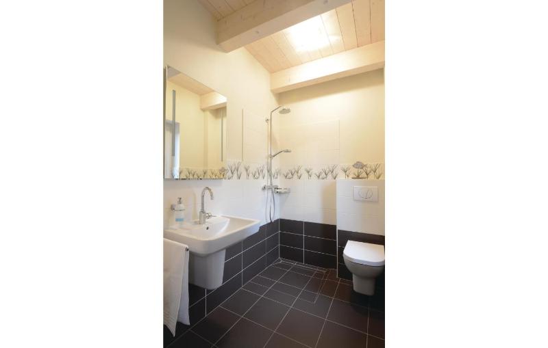 Three-Bedroom Holiday Home  image 4