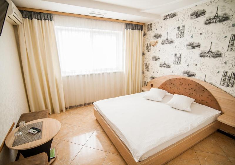 Standard Double Room image 1