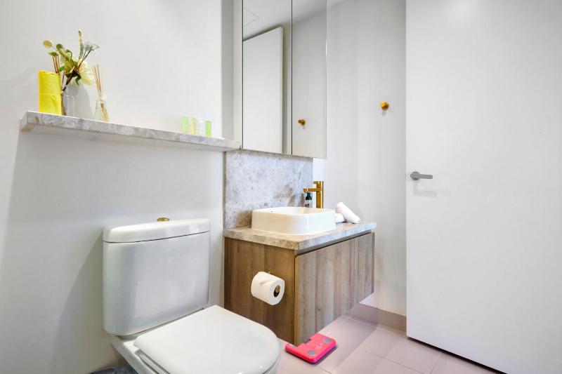 Discover Melbourne from a Stylish City Retreat - image 6