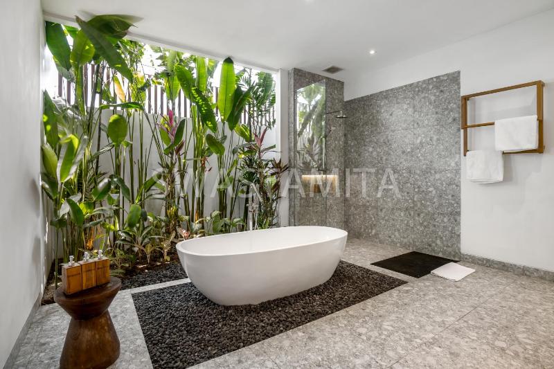 Luxe 5BR Villa 200m to Brawah Beach Retreat - image 46