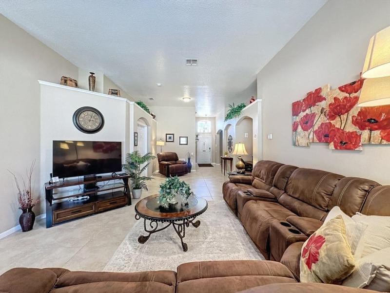 4 Bed in Windsor Palms Resort - Steps to Disney villa - image 1