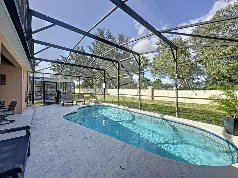 4 Bed in Windsor Palms Resort - Steps to Disney villa - image 12