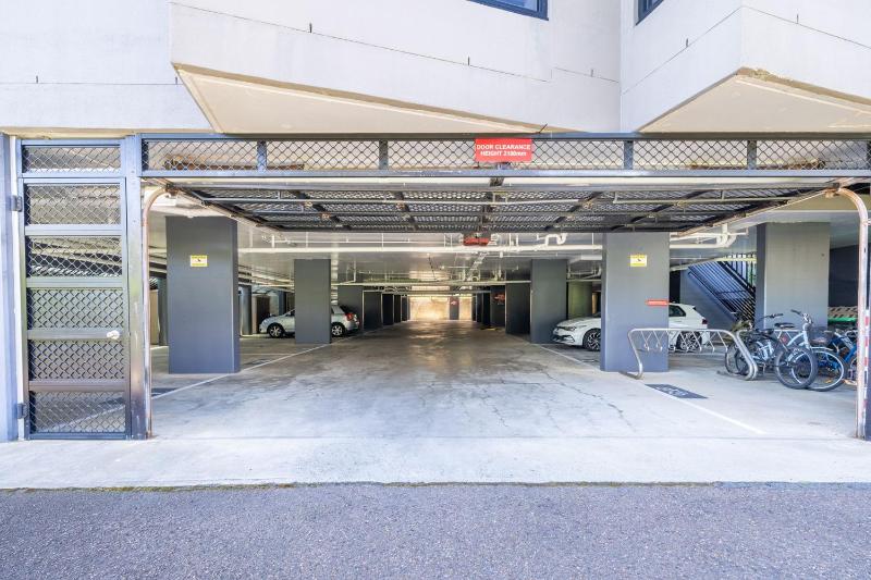 Florentine 12 WI FI Aircon spectacular views - image 6