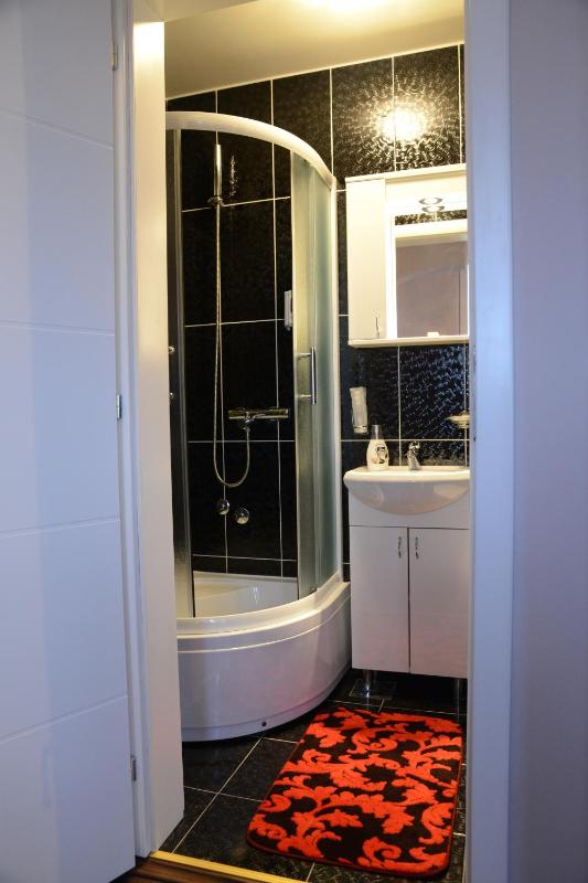 Triple Room with City View image 3