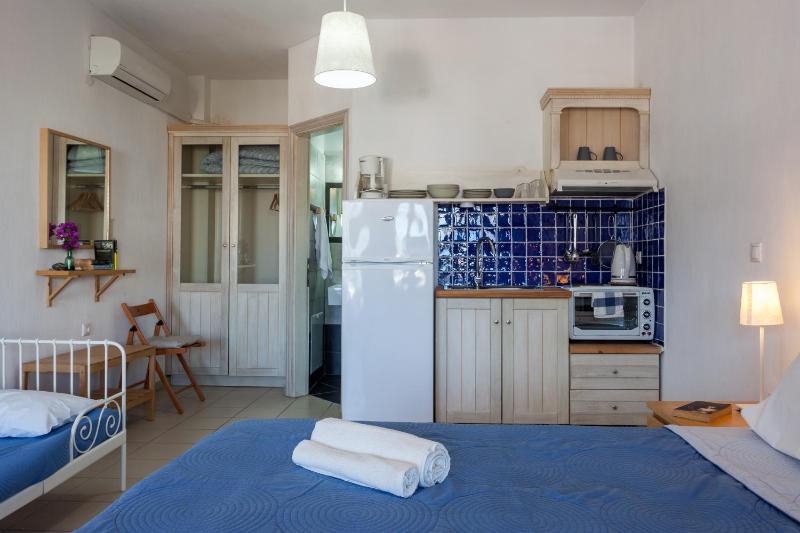 Thea Home Hotel by Booking Kottas - image 36
