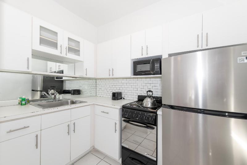 Art Deco Washingthon Apartment - image 16