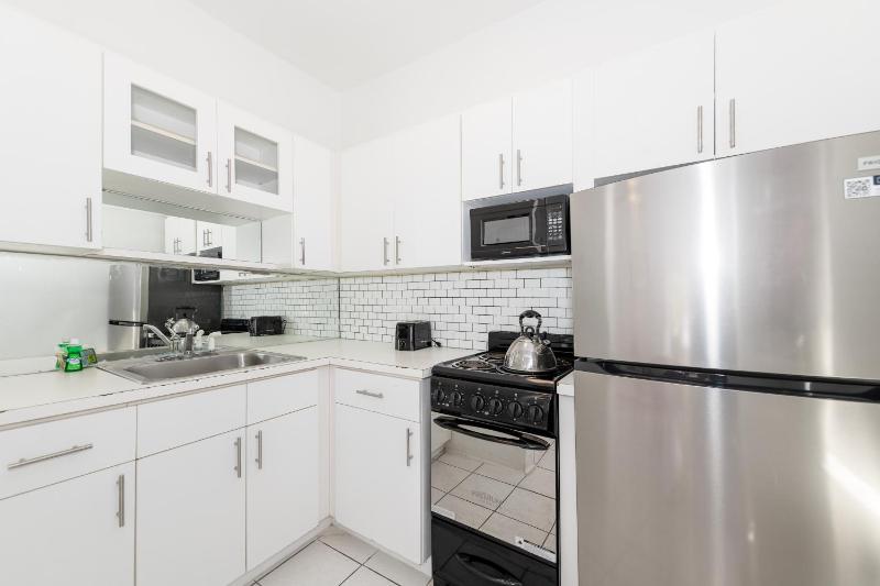 Art Deco Washingthon Apartment - image 20