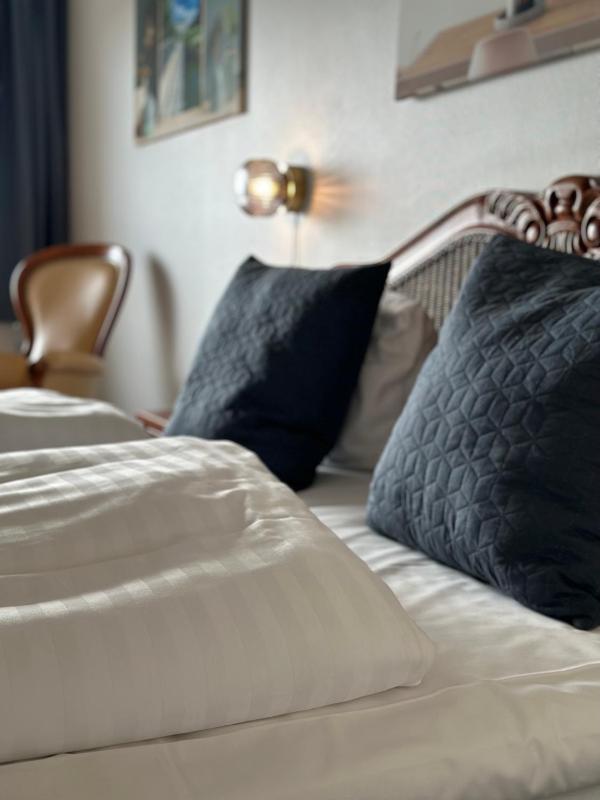 Superior Double Room with Lake View image 2