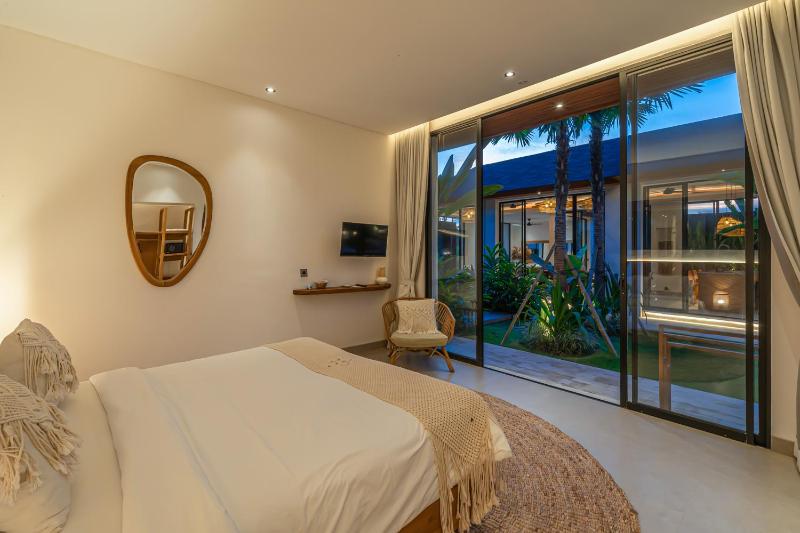 Villa Rosita - Stunning 5BR Villa - Sauna Gym Rice Field Views - image 2