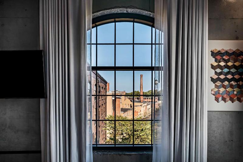 King Room - River View image 4