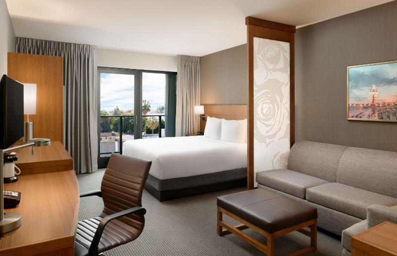 King Room with Balcony and Sofa Bed image 1