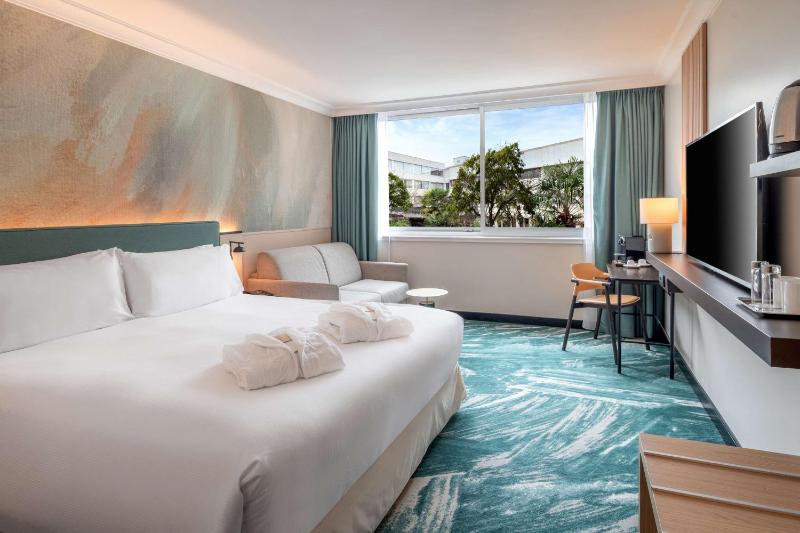 Deluxe King Room with Sofa Bed image 3