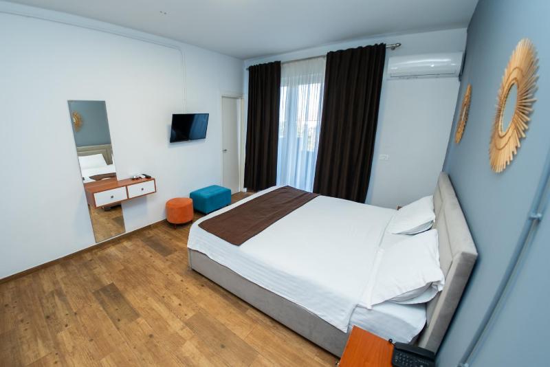 Double Room with Balcony image 1