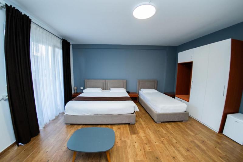 Triple Room with Balcony image 3