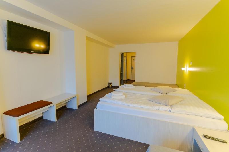 Standard Double Room image 4
