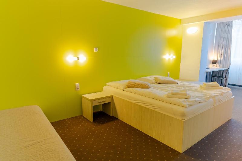 Standard Double Room image 3