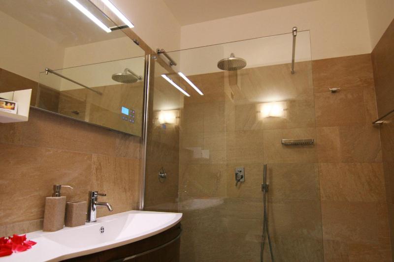Two-Bedroom Apartment with Garden View image 1