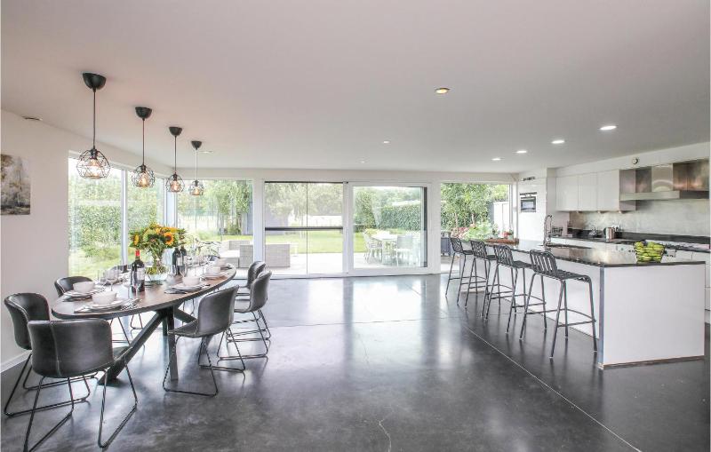 Holiday Home image 1