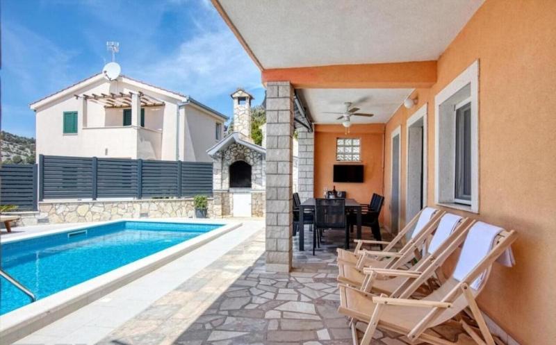House Mirka - image 26