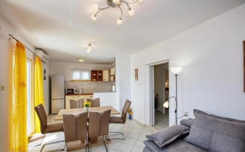 House Mirka - image 16