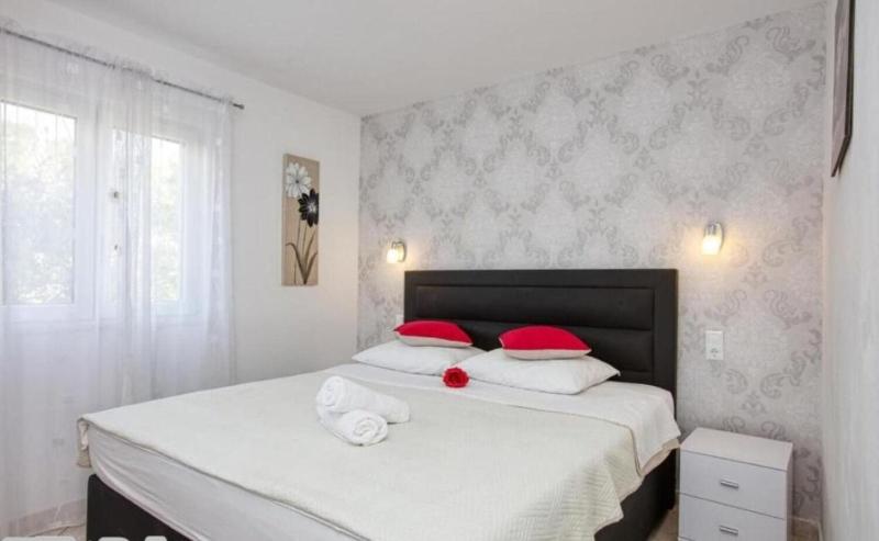 House Mirka - image 17