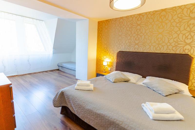 One-Bedroom Apartment image 1