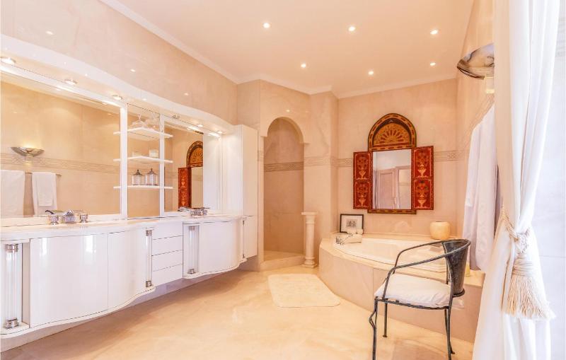 Luxurious Home In Málaga - image 31