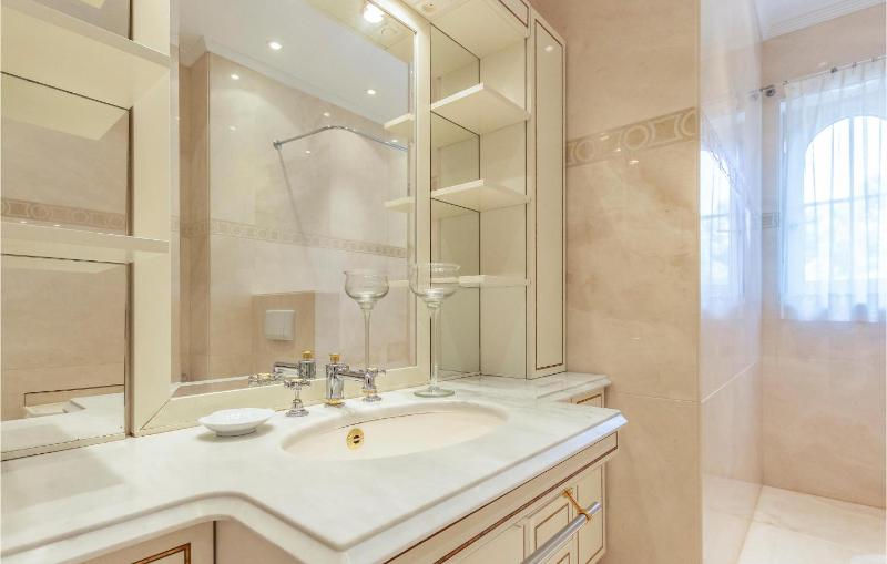 Luxurious Home In Málaga - image 35