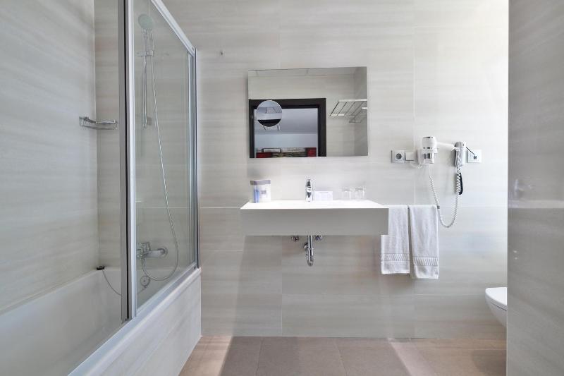 Double or Twin Room (1-2 Adults) image 4