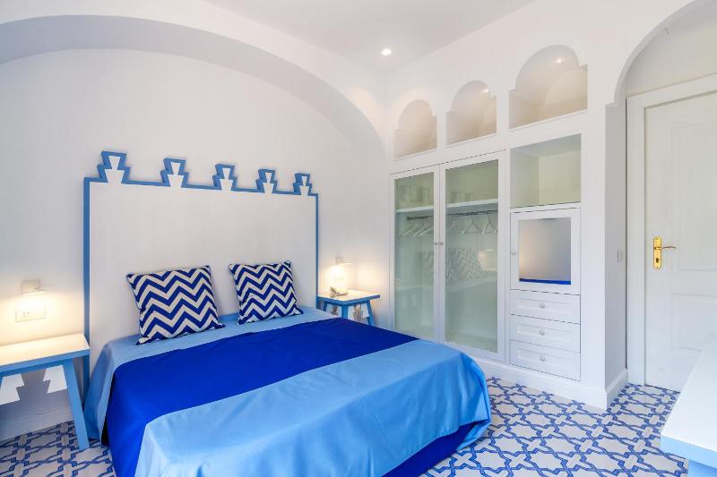 Double Room with Garden View image 3