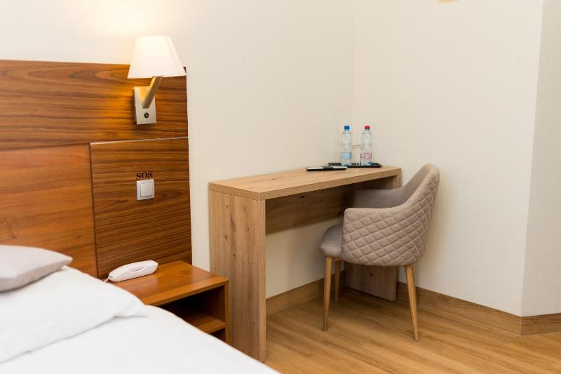 Single Room image 3