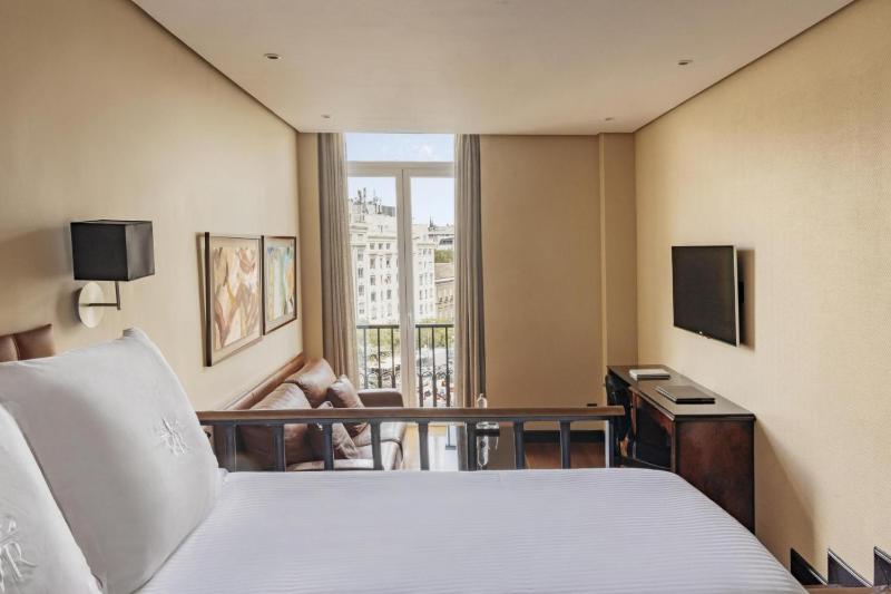 Superior Double or Twin Room with City View image 1