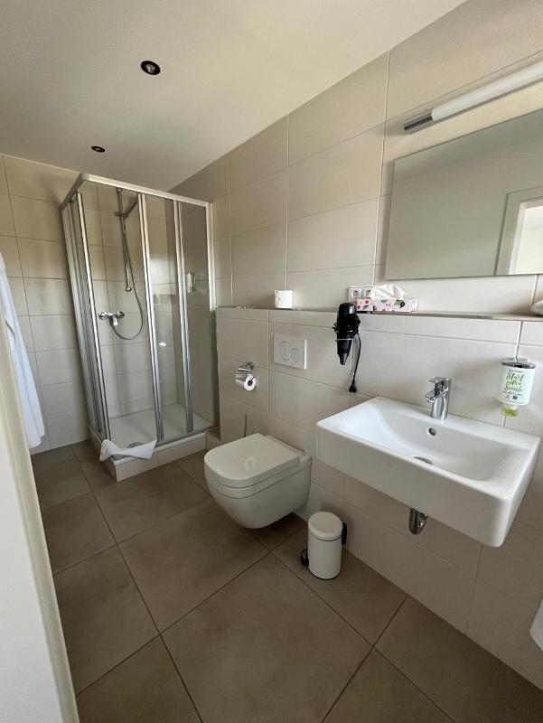 Quadruple Room image 2