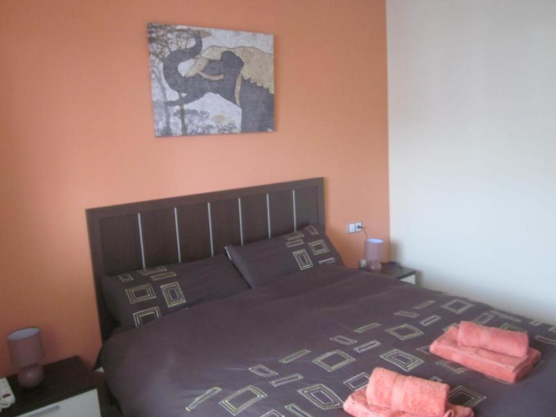 2108-Nice apt with pool close from beach and bars - image 13