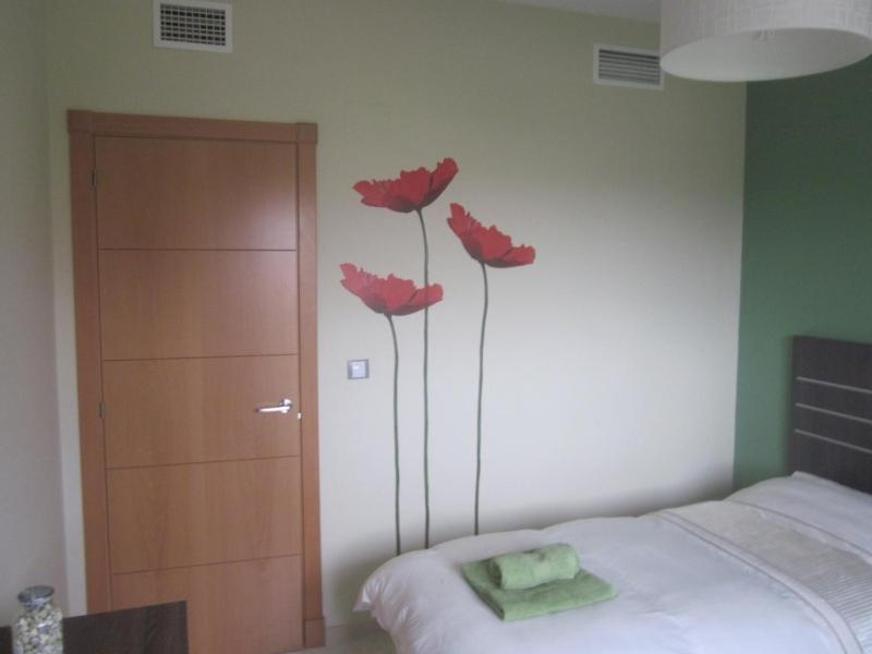 2108-Nice apt with pool close from beach and bars - image 6